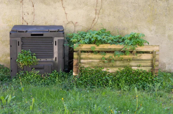 kompostownik ogrodowy z drewna i plastiku