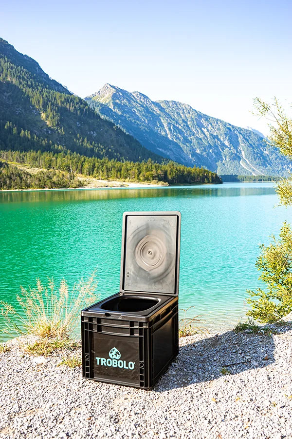 TROBOLO BilaBox na jeziorze od przodu